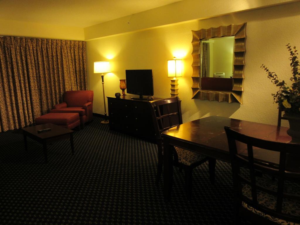 Atrium Hotel & Conference Center Hutchinson Dış mekan fotoğraf