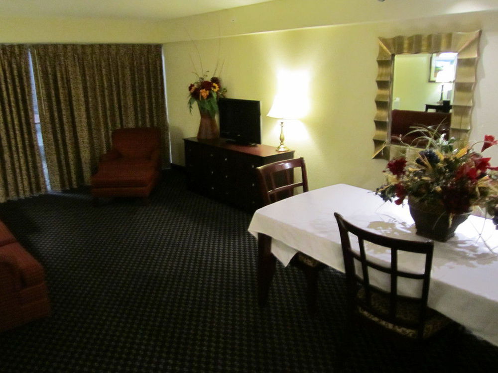 Atrium Hotel & Conference Center Hutchinson Oda fotoğraf